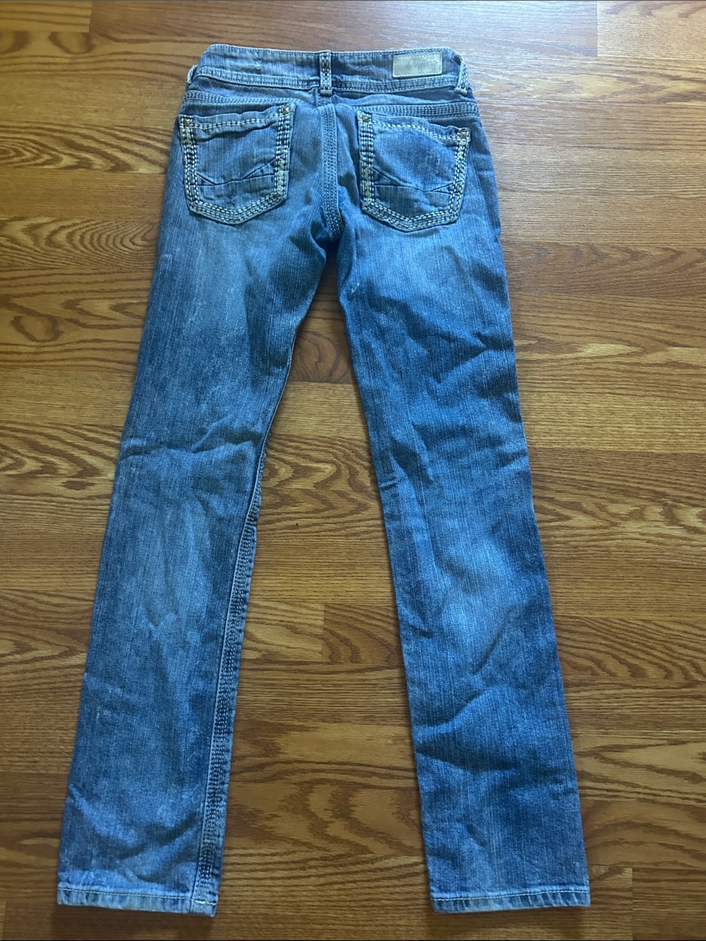 Buckle Women's Straight Leg Jeans in Medium Blue